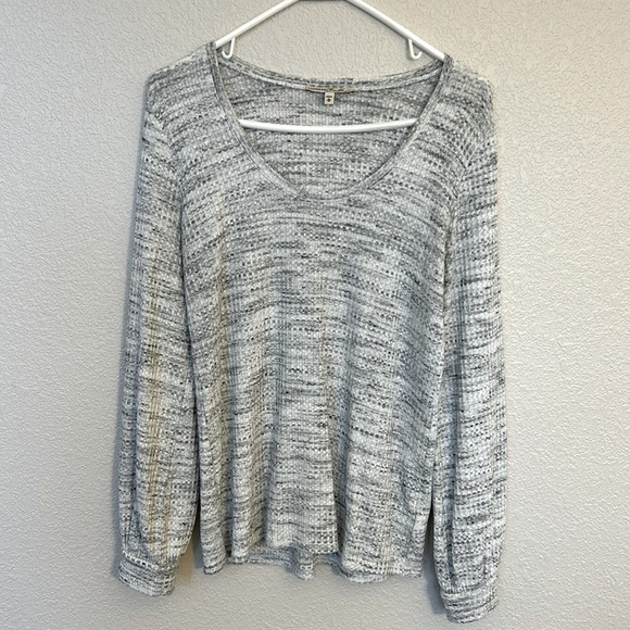 Express Tops - Women’s long sleeve gray and white Express top size medium.